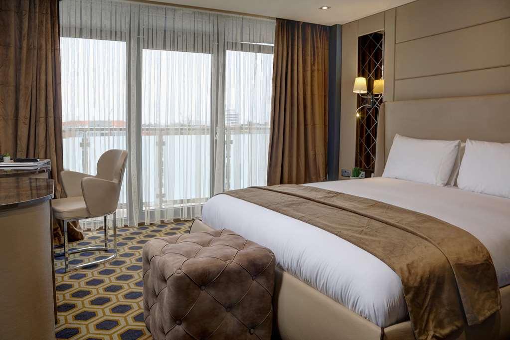 Putney Hotel; Bw Signature Collection